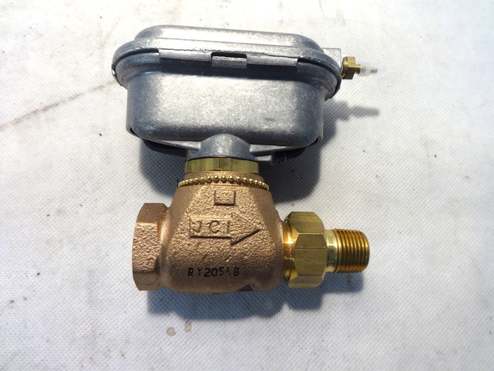 JOHNSON CONTROLS VG7251CS+3801B GLOBE VALVES