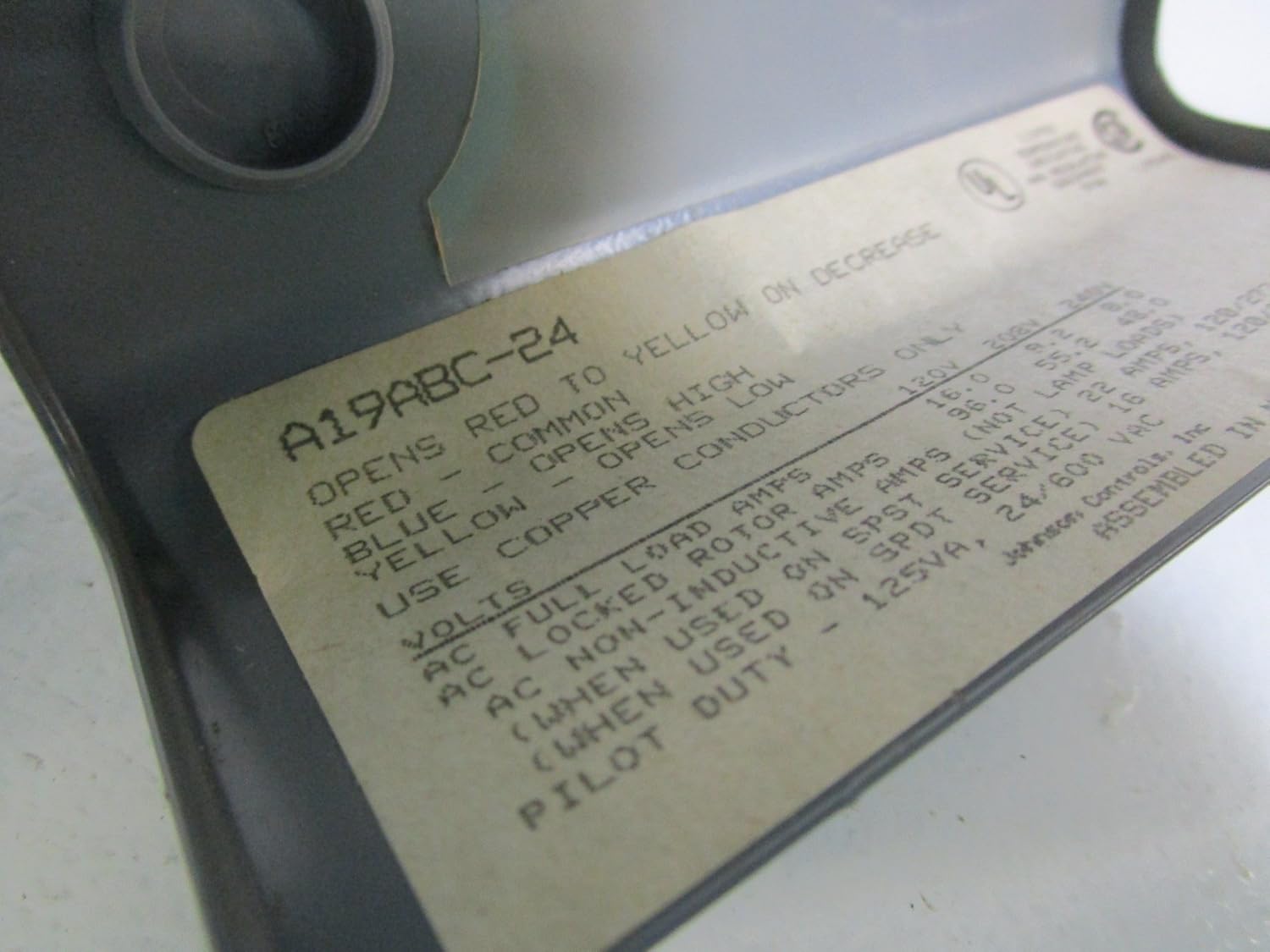 JOHNSON CONTROLS Johnson Controls A19ABC-24 Remote Bulb Temperature Control