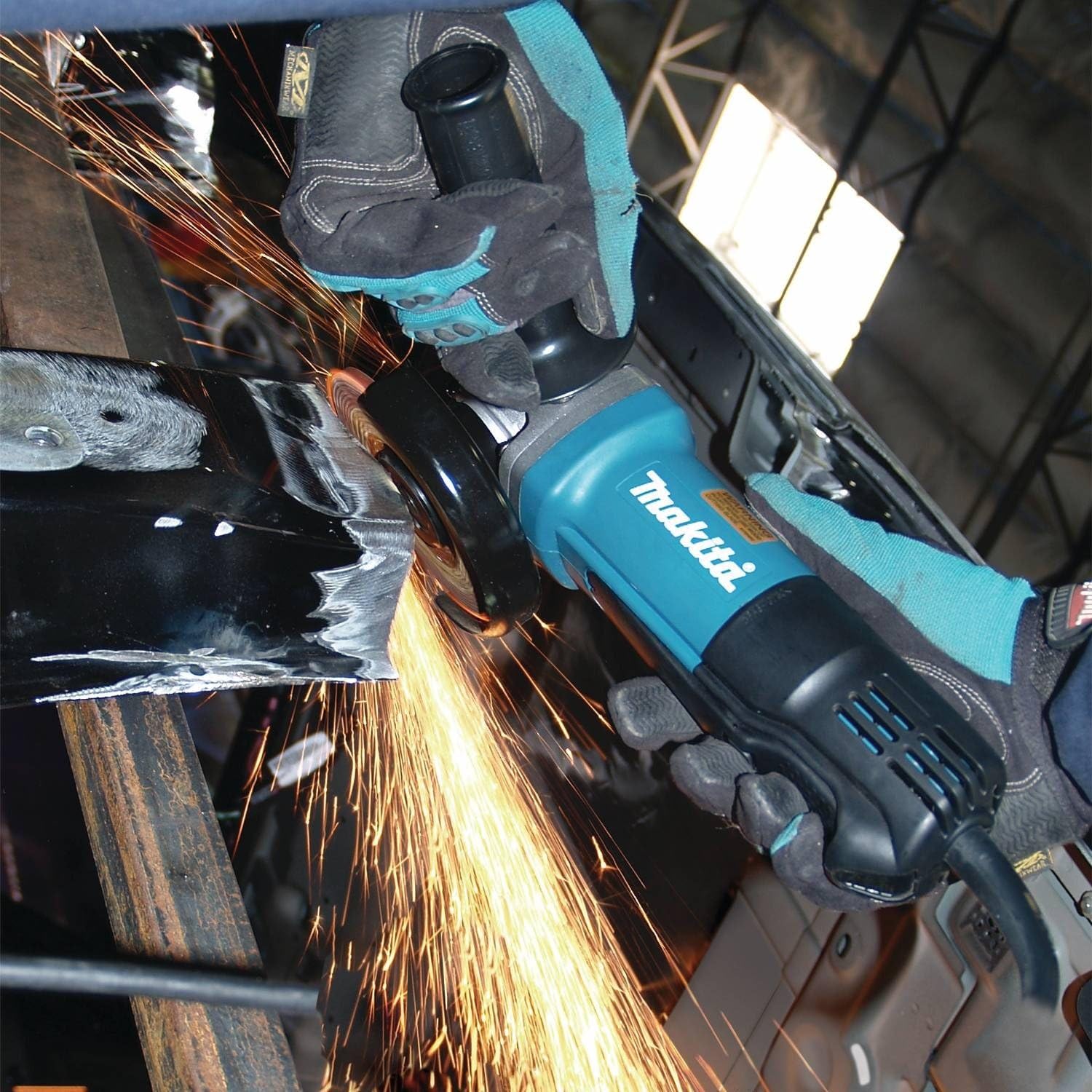 MAKITA Makita 9557PB Angle Grinder, 7.5 Amp, 4-1/2 Inch, AC/DC Switch