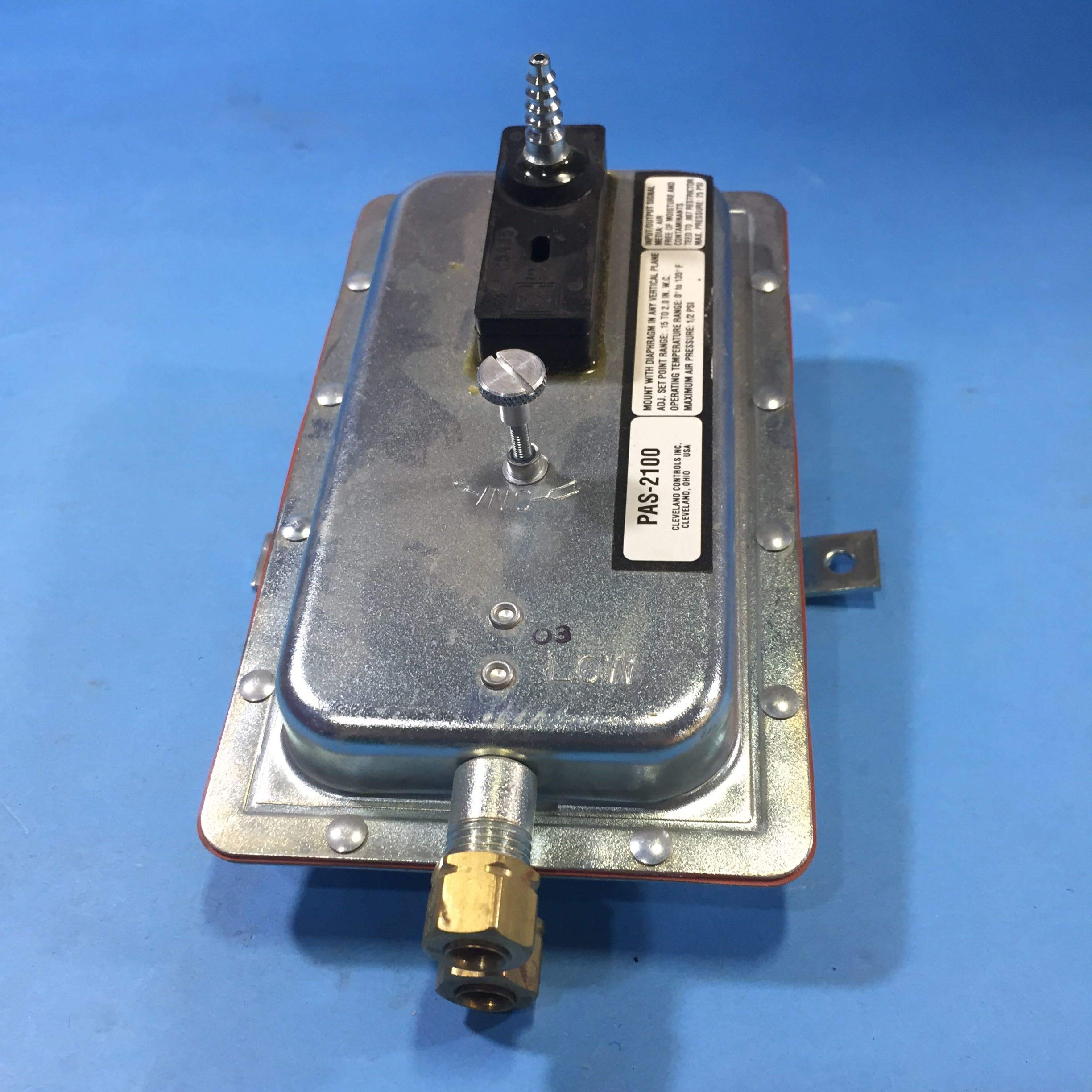 CLEVELAND CONTROLS Cleveland Controls PAS-2100 Pneumatic Air Sensor Switch Adjustable 0.15-2.0 Inch WC