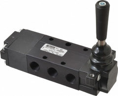 PARKER Parker 529811000 4-way 3-position Valve 1/4 Inch Npt