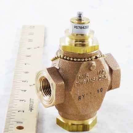 JOHNSON CONTROLS Johnson Controls VG7842GS Brass Trim Globe Valve 3-Way Mixing 1/2 Inch NPT 4.6 Cv