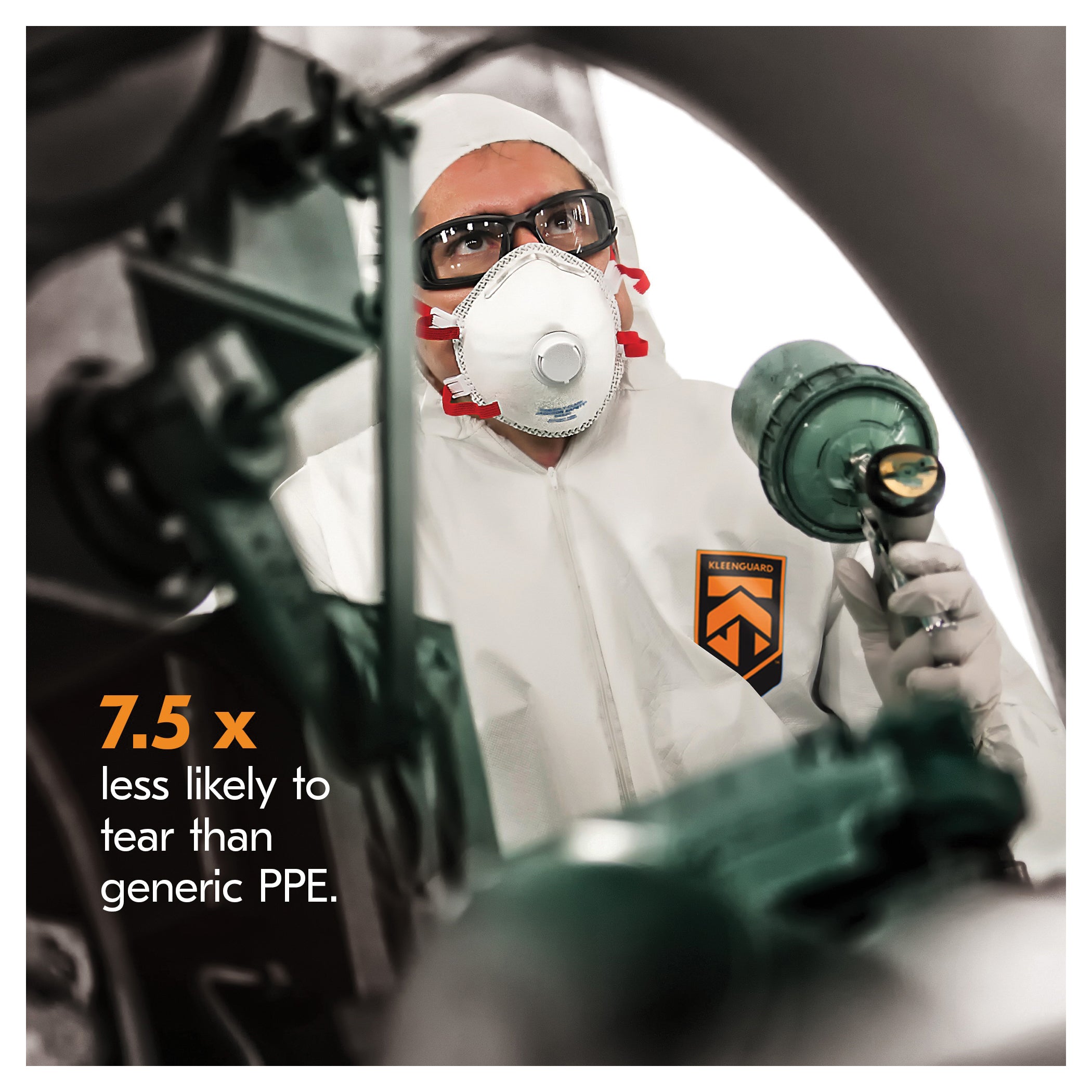 KLEENGUARD KleenGuard 44322 A40 Liquid Particle Protection Disposable Coverall, M, White