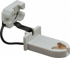 LEGRAND Pass Seymour 3911W Medium Bi-pin Lamp Holder 600V 660W