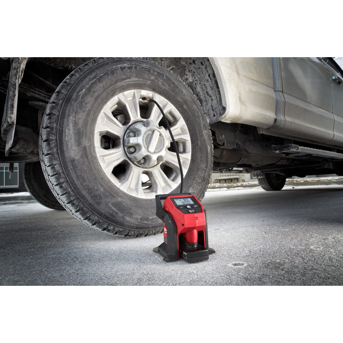 MILWAUKEE Milwaukee 2475-21CP M12 Compact Inflator w/ CP 2.0AH Battery Kit