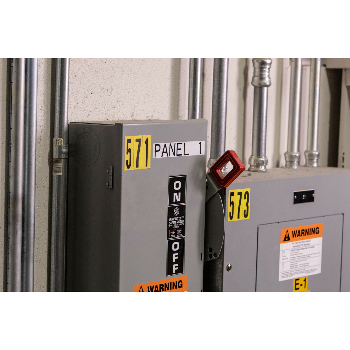 BRADY Brady MC1-1000-595-WT-BK Label Vinyl 1in x 25ft BK/WT