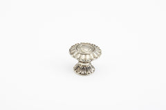 SCHAUB Schaub 937-WB French Court Cabinet Knob White Brass