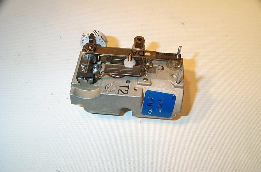JOHNSON CONTROLS T-4506-9070 NON PROGRAMMABLE THERMOSTATS