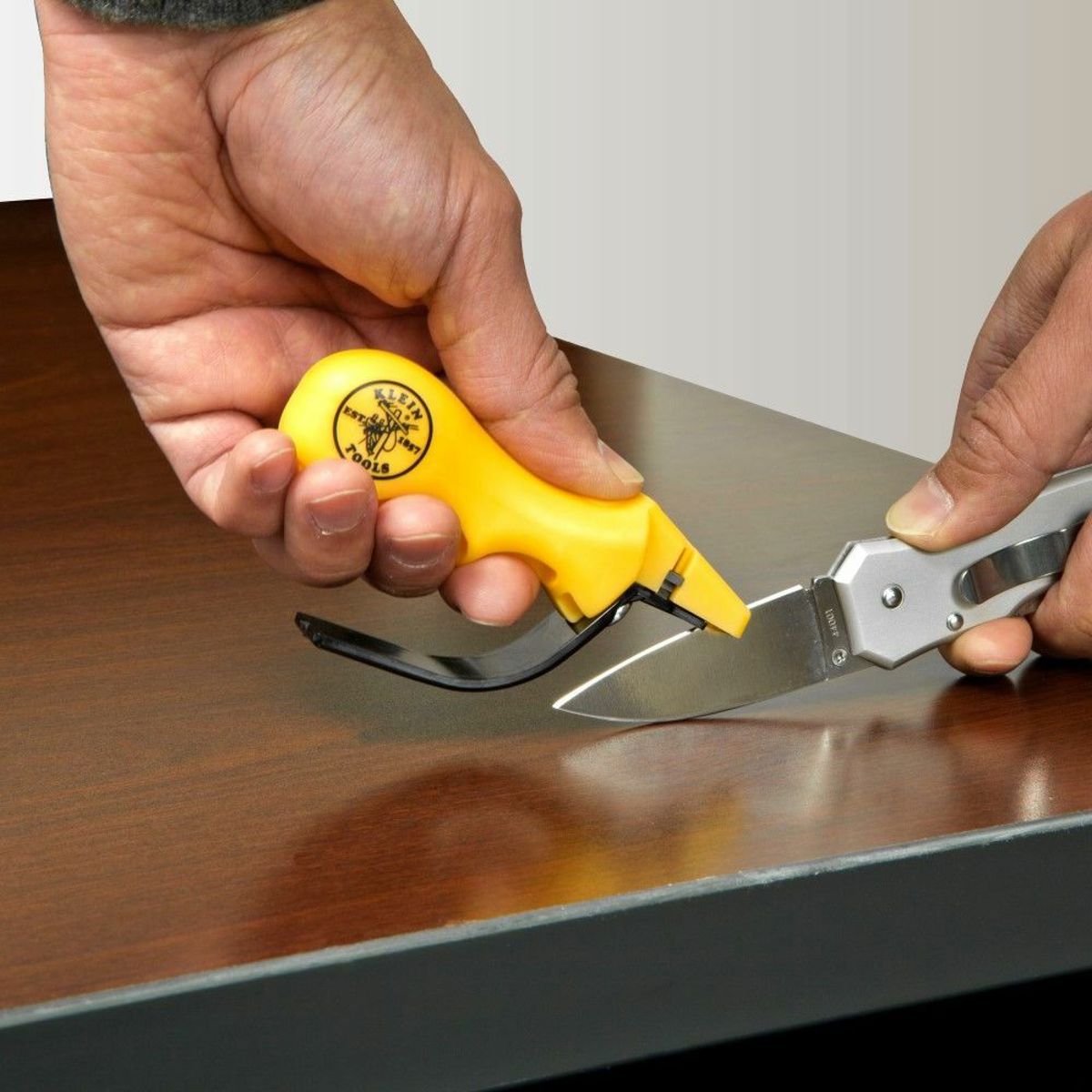 KLEIN TOOLS Klein 48036 Combination Knife and Scissors Sharpener