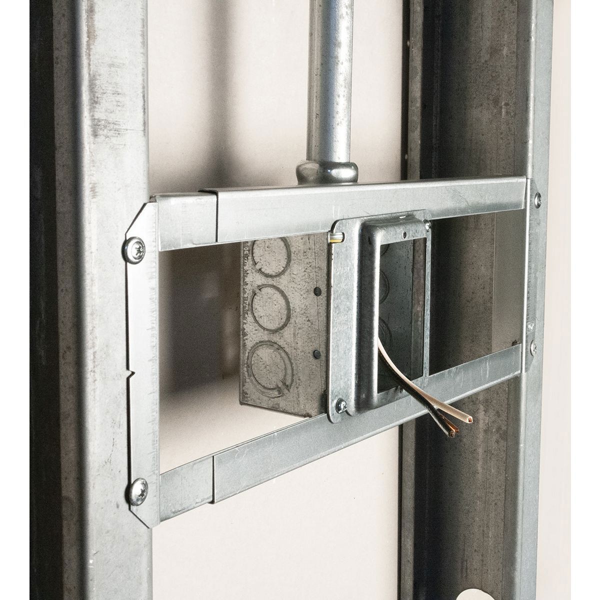 RACO RACO 9020R Adjustable Open Box Mounting Bracket