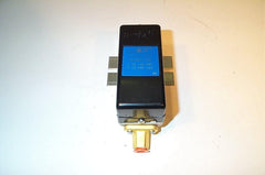 JOHNSON CONTROLS P-5210-1001 RELAYS & SWITCHES