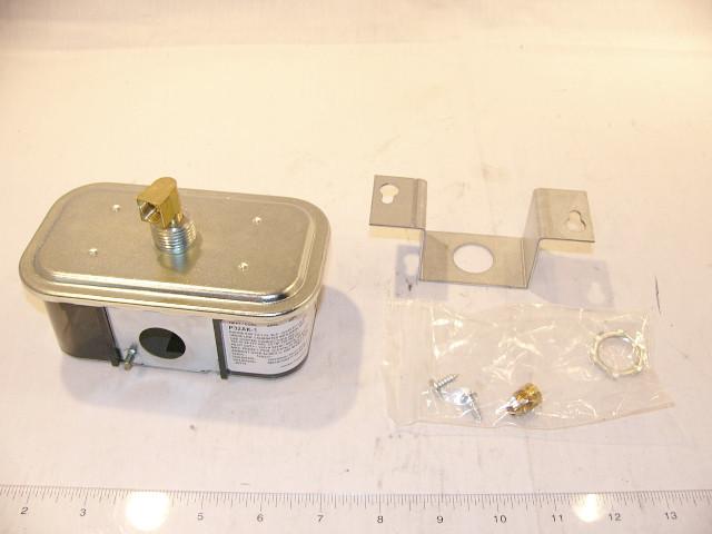JOHNSON CONTROLS P32AK-1 PRESSURE SWITCHES