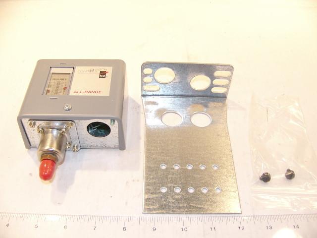 JOHNSON CONTROLS P70JA-18 THERMOSTATS