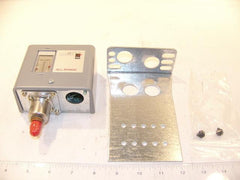 JOHNSON CONTROLS P70JA-18 THERMOSTATS