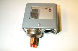 JOHNSON CONTROLS P72CG-2 THERMOSTATS