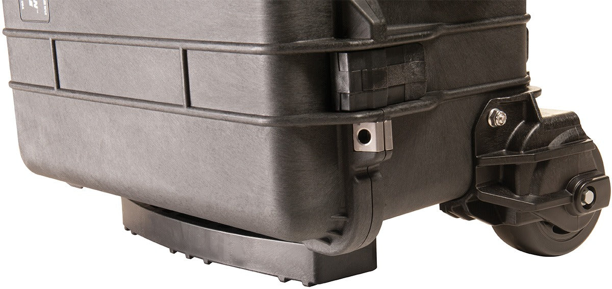 PELICAN Pelican 1560M Rolling Case (23.78 x 18.33 x 12.08 in)