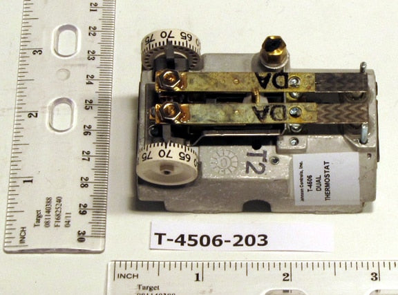 Johnson Controls T-4506-203 Dual Temperature Thermostat Horizontal Pneumatic