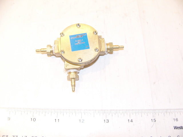 JOHNSON CONTROLS Johnson Controls C-202-1 DIR Accumulator, 2:1 Ratio Reverse Acting Device