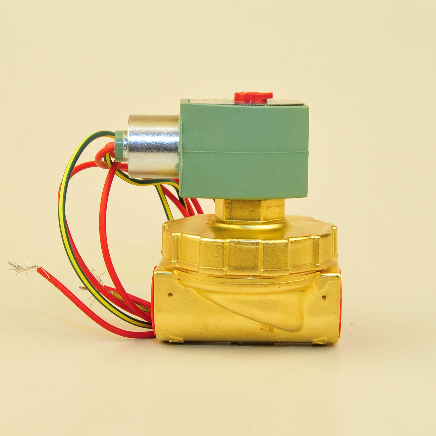 Asco 8220G407 Solenoid Valve 2-Way Brass 3/4 Inch NPT Normally Closed 120 Volt Alternating Current PTFE