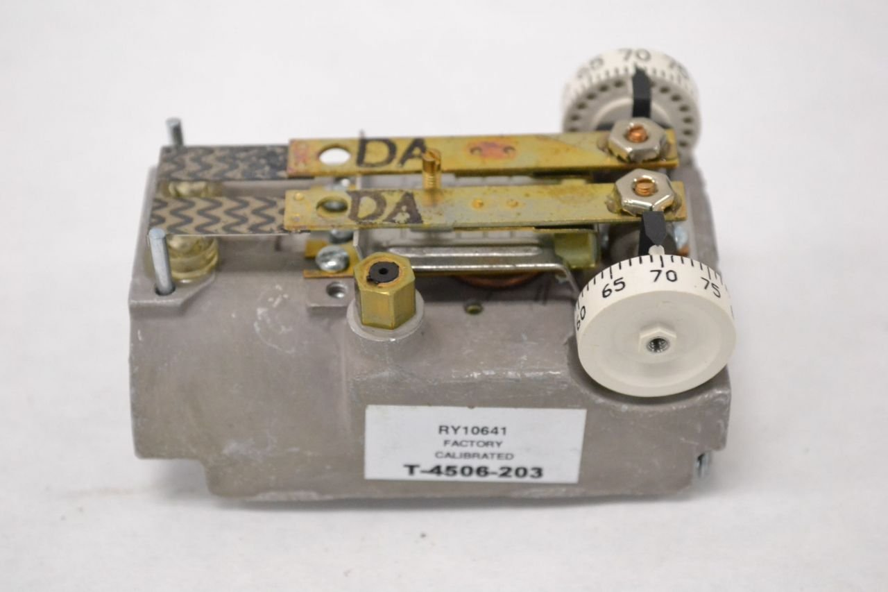 Johnson Controls T-4506-203 Dual Temperature Horizontal Mount Thermostat