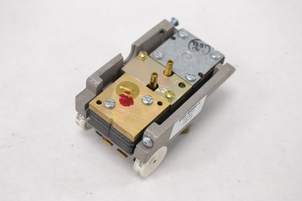 Johnson Controls T-4506-203 Dual Temperature Horizontal Mount Thermostat