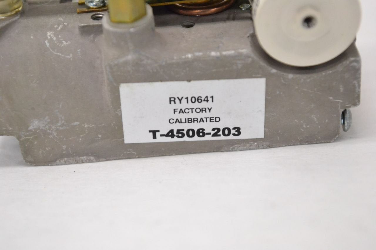 Johnson Controls T-4506-203 Dual Temperature Horizontal Mount Thermostat