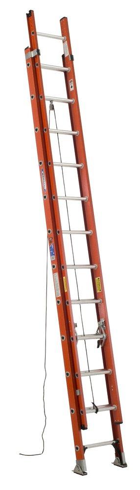 Werner D6224-2 D-Rung Extension Ladder IA 24 ft 19 in 300 lb Load Capacity Fiberglass