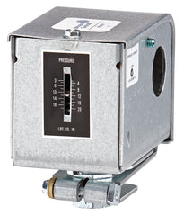 Johnson Controls P10PA-11C Penn Series P10 Low Pressure Control, 3 Stages, SPST Contact, 3-20 psi, 1/8 Barbed Fitting