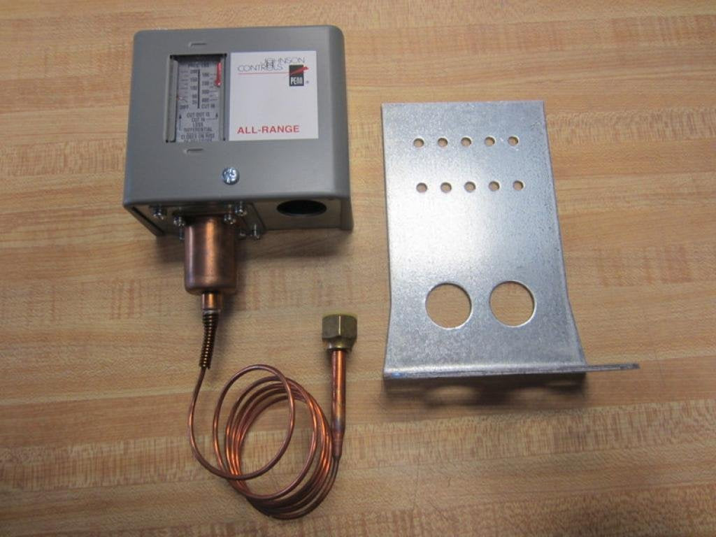 Johnson Controls P70AA-118C Pressure Control SPST Close High/Open Low 100-400 Pounds per Square Inch