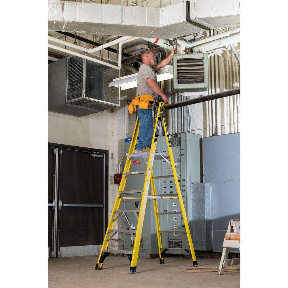 Werner PD7306 6 Ft. Fiberglass Podium Ladder 375 lb.