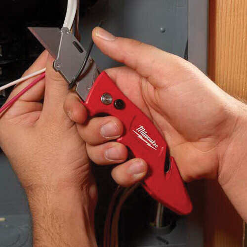 MILWAUKEE Milwaukee 48-22-1901 Flip Utility Knife 2 in Blade Length 7-1/4 in Overall Length 5 Blades Included