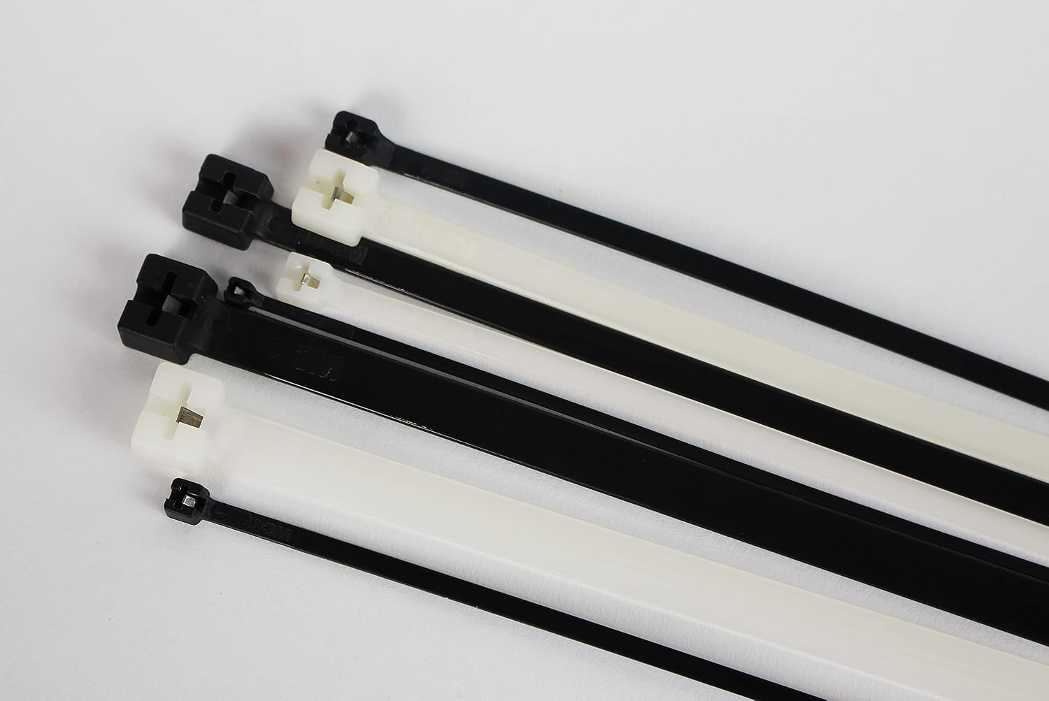 3M 3M CTSB6NT40-C Steel Barb Cable Tie 6 Inch (100/Bag)