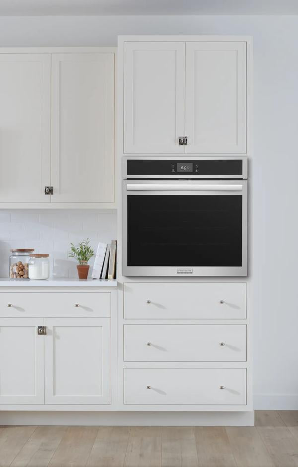 FRIGIDAIRE Frigidaire GCWS3067AF 30-inch single electric wall oven 2500 watts (5.3 cu. ft.)