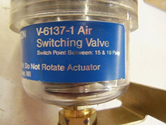 Johnson Controls V-6137-1 3-Way Air Switching Valve 15 to 19 psig