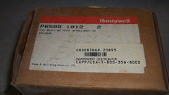 Honeywell P658B1012 Panel Mounted Pneumatic / Electric Switch 10 psi