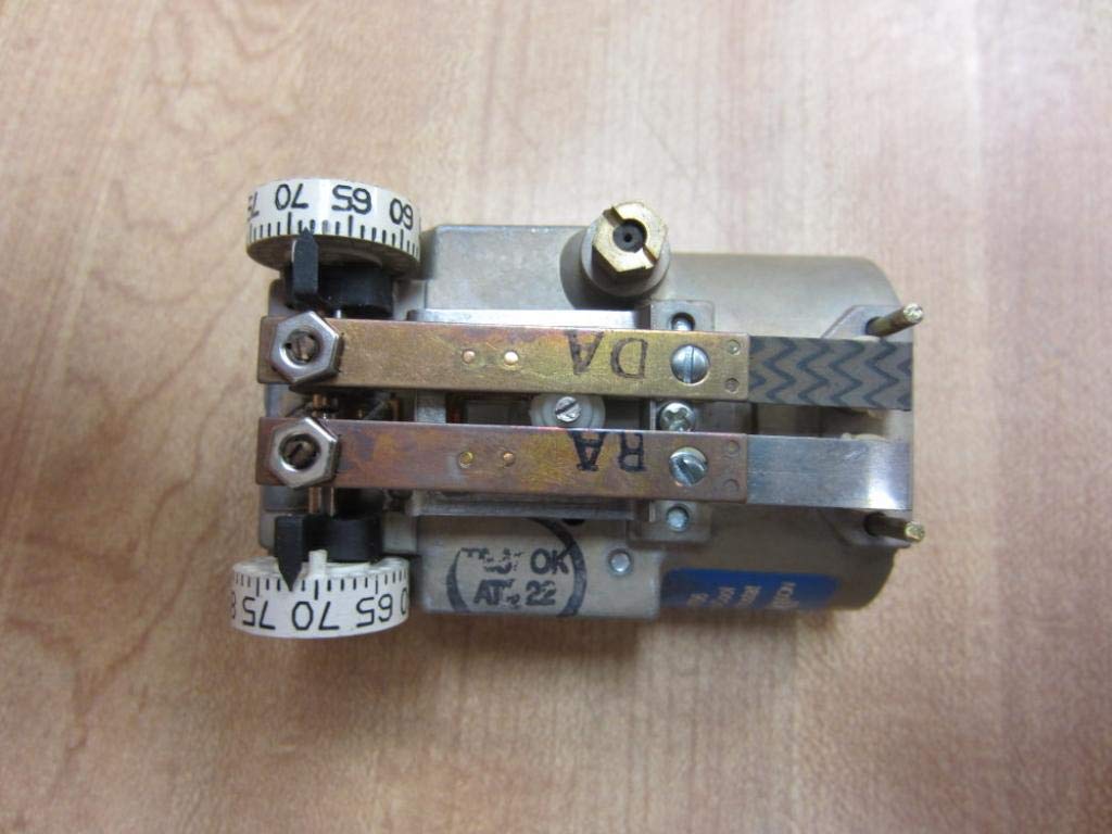 Johnson Controls T-4756-201 Pneumatic Thermostat 55 to 85 Degree F