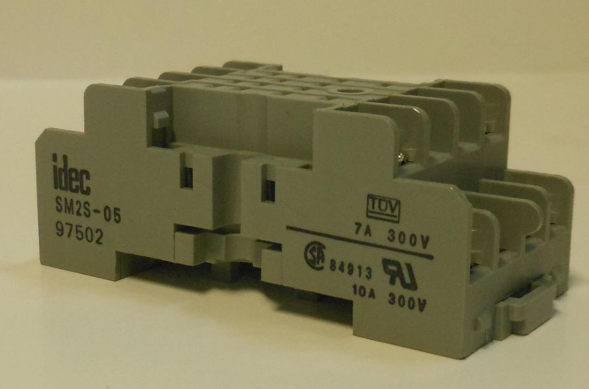 IDEC SM2S-05 Relay Socket 10A DIN Rail Mount 2 Pole 300 V AC 8 Blade