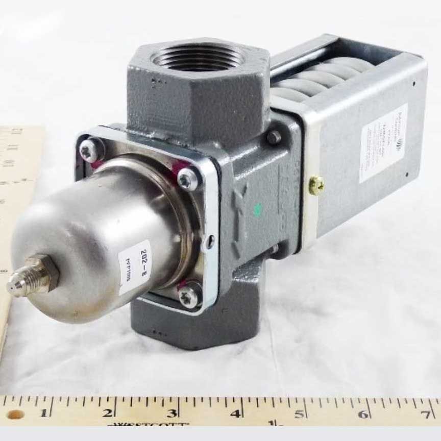 Johnson Controls V246GE1-001C Water Regulating Valve - 1-1/4 inch NPT - 200 to 400 psi