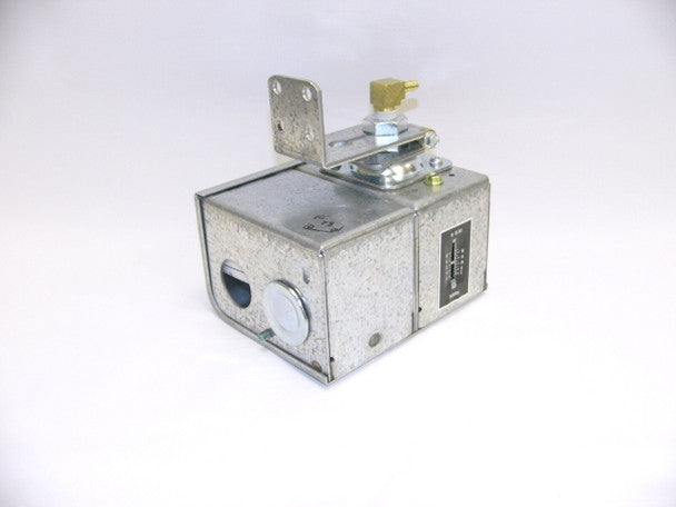 Johnson Controls P10FC-4 | 2-STG 3/20# SPDT LOW # SWITCH | P10FC-4