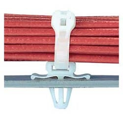 Panduit TM2PWH25-M Winged Push Barb Mount