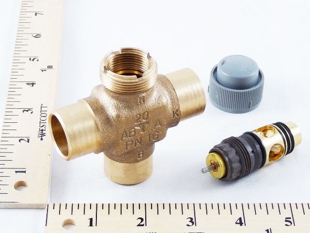 HONEYWELL V5853A1008 3/4 Inch Sweat Brass Globe Valve