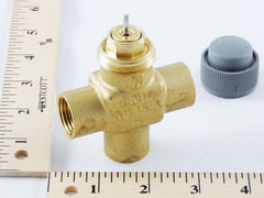 Honeywell V5863A2020 1/2 inch NPT Three-Way Small Linear Globe Valve 0.74 Cv