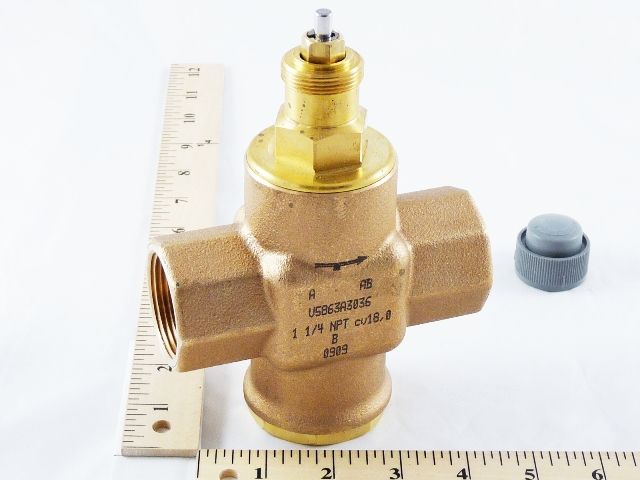 Honeywell V5863A3036 Brass Globe Valve 1-1/4 inch NPT 18 CV