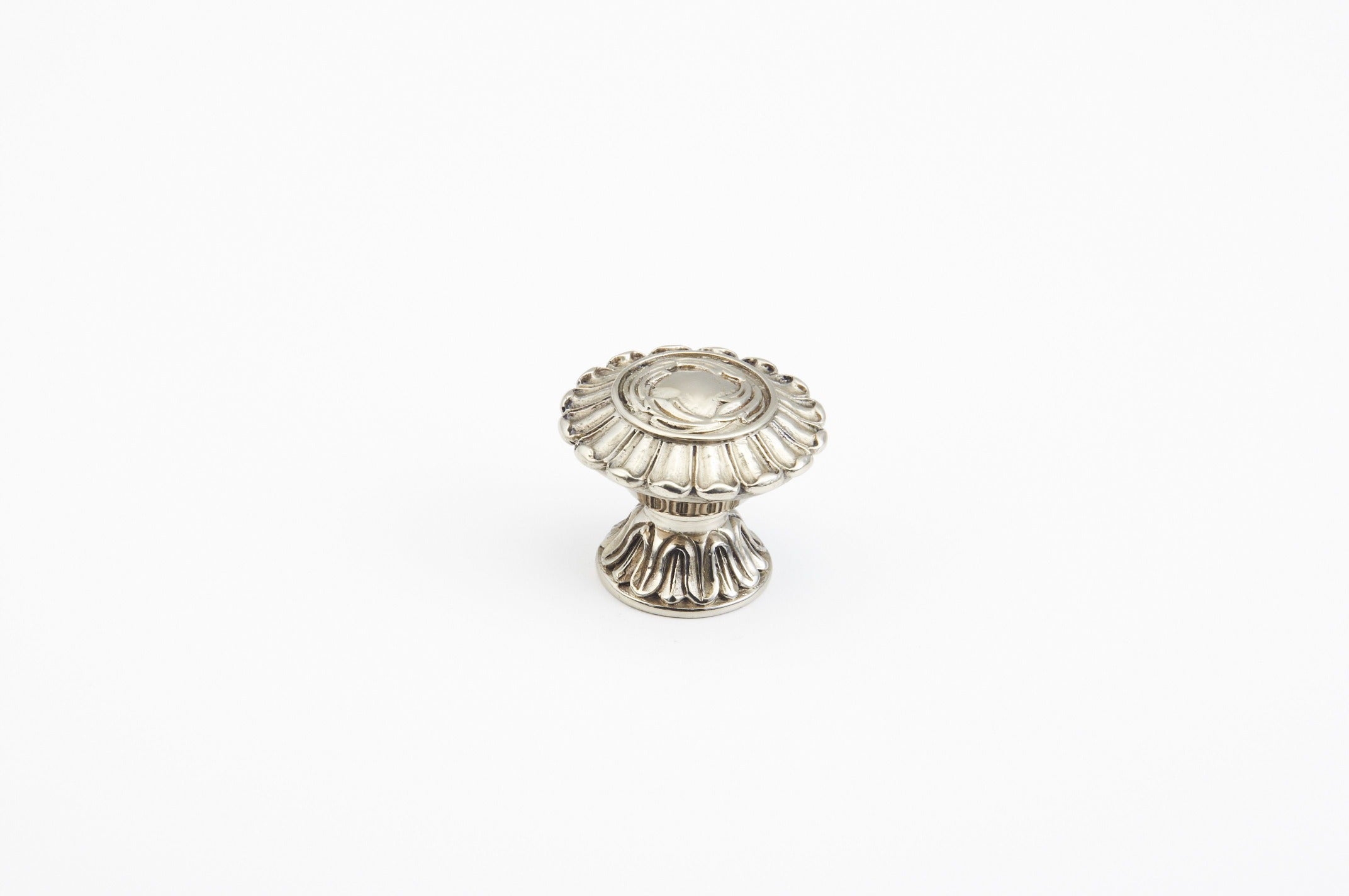 SCHAUB Schaub 937-WB French Court Cabinet Knob White Brass