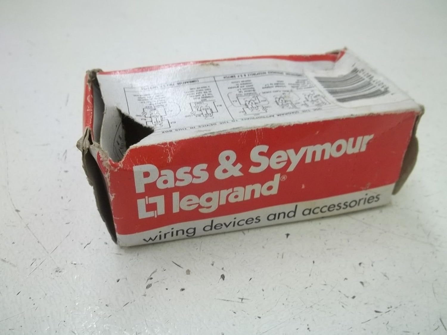 PASS & SEYMOUR Pass & Seymour 690-IG 1-Pole Toggle Double Combination Switch 15A (Single Pack) 690-IG