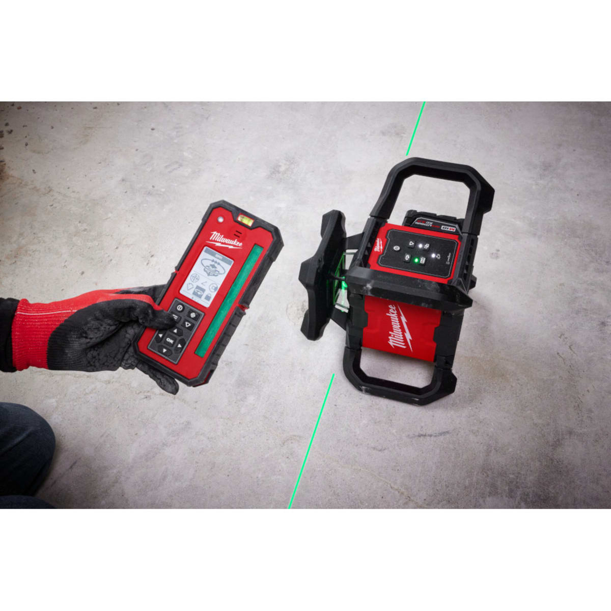 Milwaukee Tool 3702-21 M18 Green Interior Rotary Laser Level Kit with Remote Receiver and Wall Mount Bracket