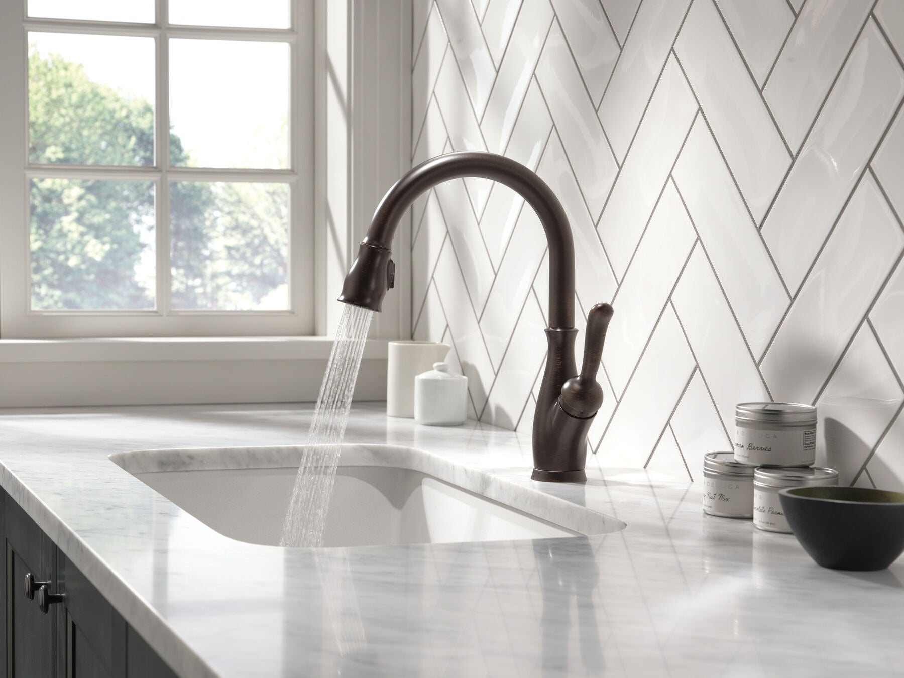 DELTA Delta 9178-RB-DST Single Handle Pull-Down Kitchen Faucet With ShieldSpray Technology (8 in Centerset)