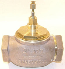 Honeywell V5011F1105 2-1/2 inch NPT Bronze Globe Valve