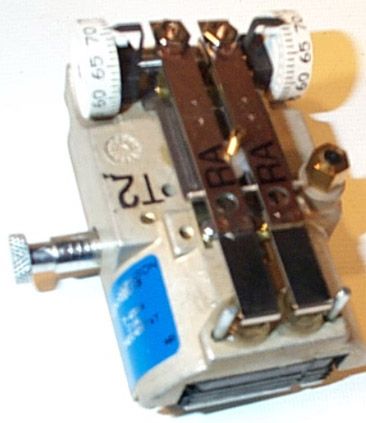 Johnson Controls T-4506-209 Dual Temperature Thermostat with Indexing Switch Horizontal Mounting