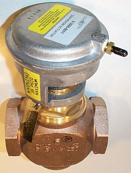 Johnson Controls VG7441RT+3008B - 1-1/2 NPT Bronze Pneumatic Valve